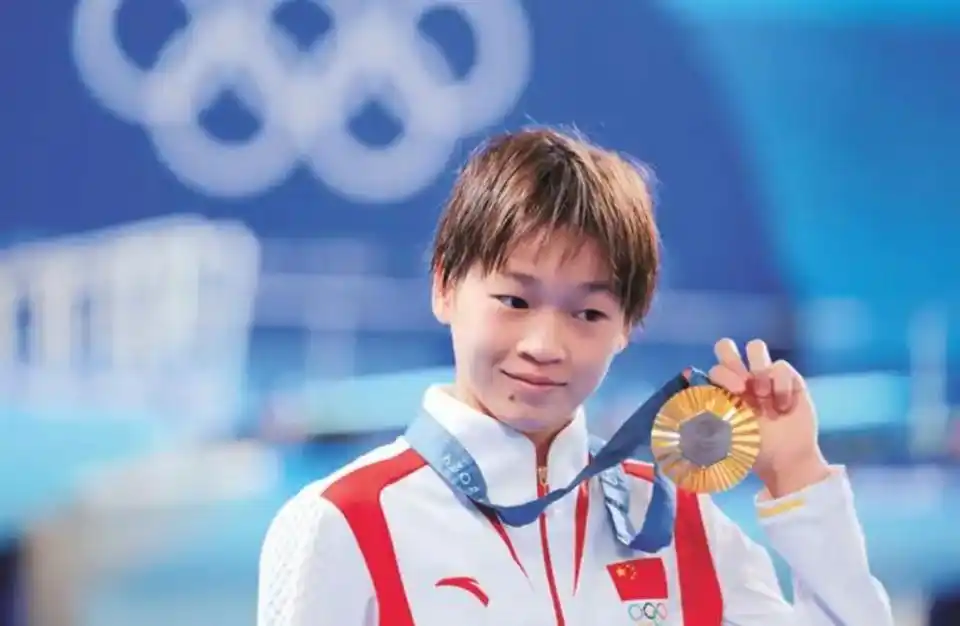 全红婵回应复出夺冠：我真棒_全红婵巴黎奥运会冠军_全红婵跳水天才访谈