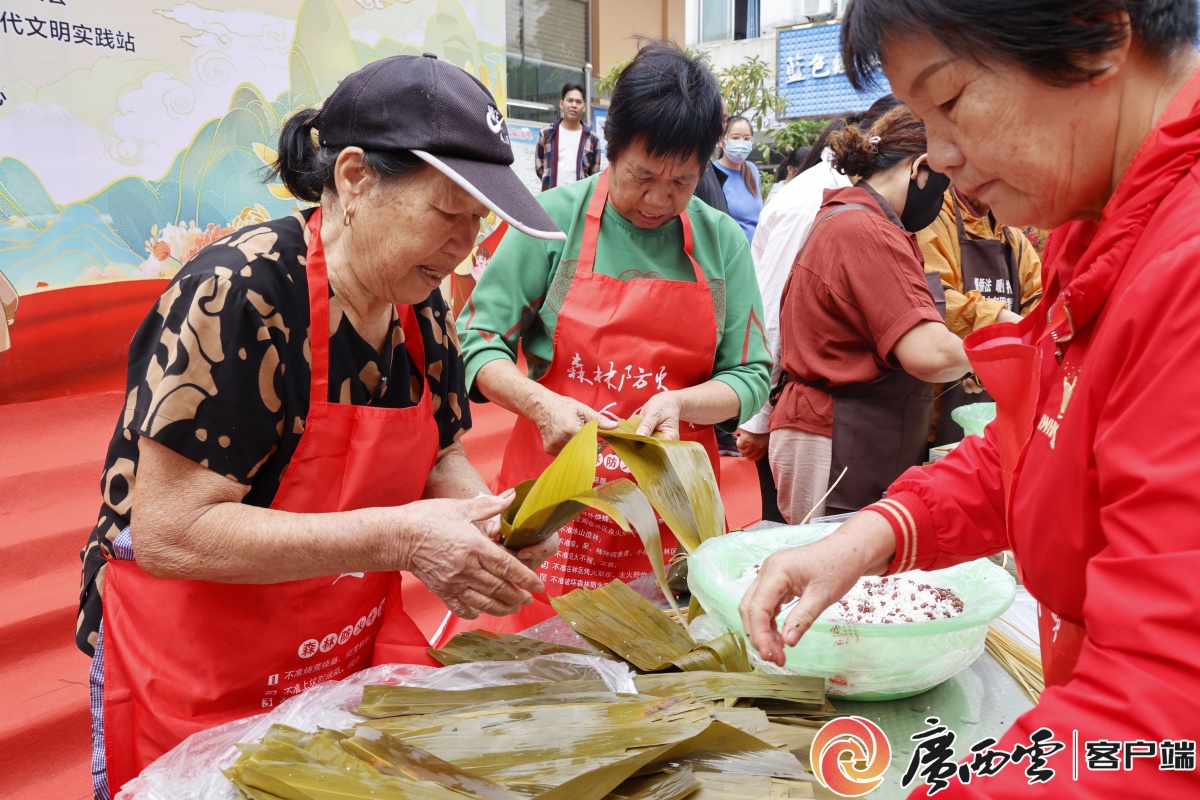东兴市社区邻里节_东兴近期重大新闻_七星社区暖侨敬老活动