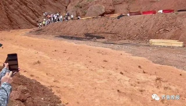 新疆天山大峡谷景区塌方系谣言_新疆库车大峡谷山洪事件_天山神秘大峡谷山洪