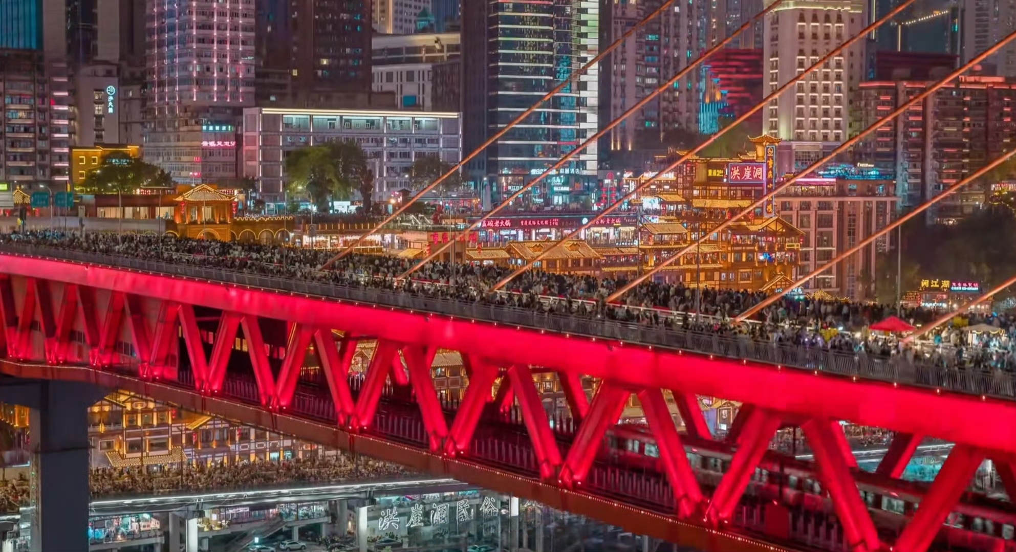 洪崖洞中秋国庆灯光秀_重庆洪崖洞在哪里_洪崖洞国庆假期人流拥挤