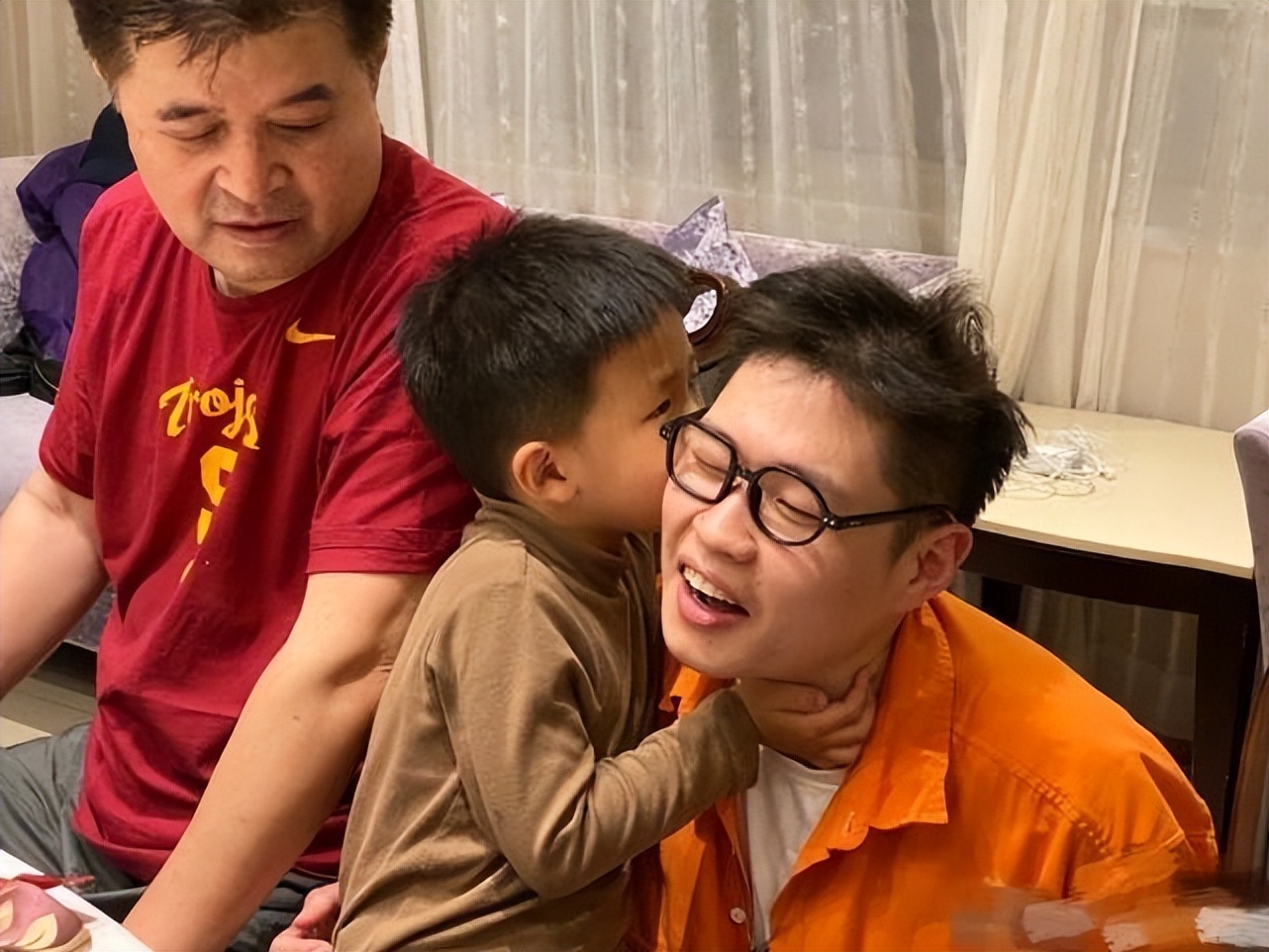 毕福剑近况曝光_毕福剑现状分析_饭局门毕福剑