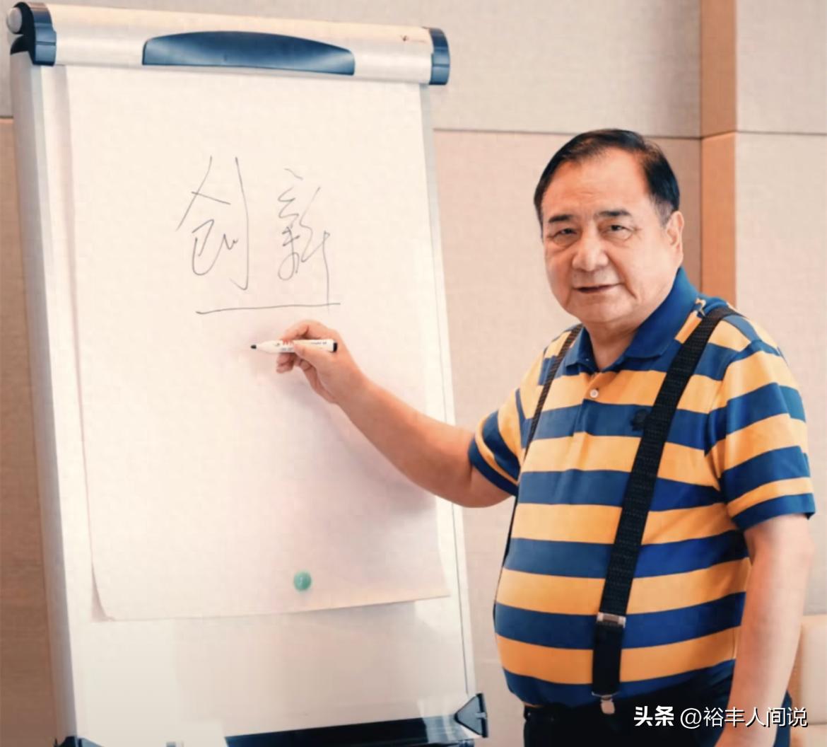 亿万富豪李晓华宴请明星！毕福剑高希希现身，六个美女分列两边