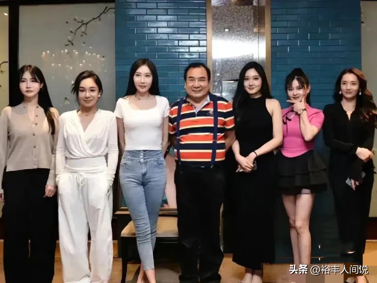 富豪明星聚会_饭局门毕福剑_毕福剑李晓华合照