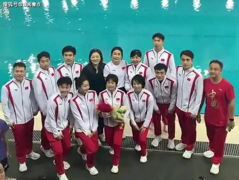 霍震霆：父子同场见证盛事是一种光荣_国庆霍震霆父子齐聚_郭晶晶金牌借出博物馆