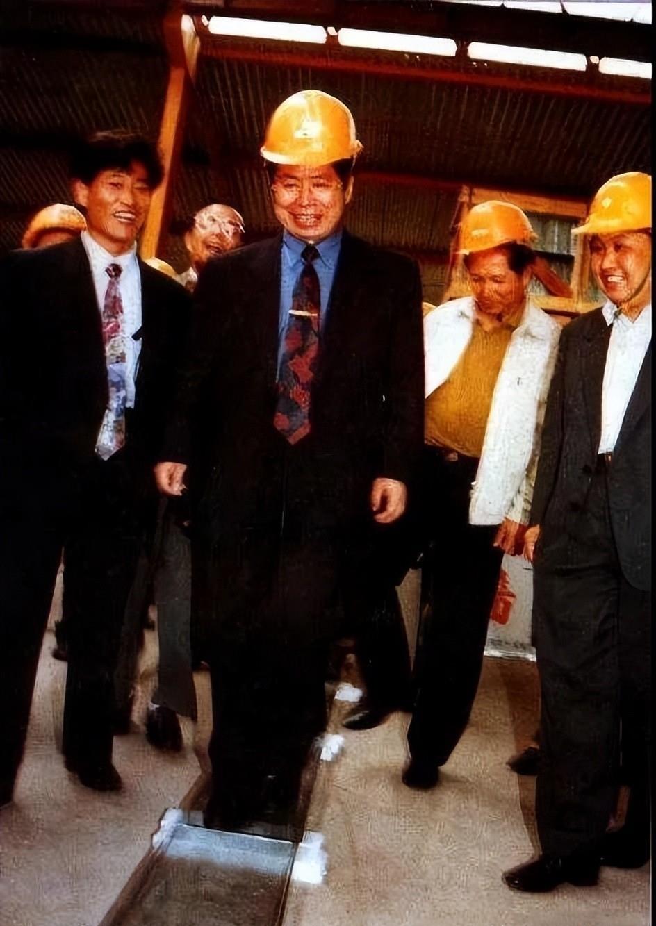 高严 贪污案件 电力系统腐败_高严情妇杨珊生活照