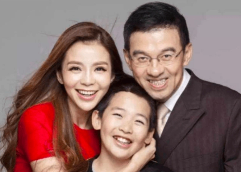 北京电视台主持人刘婧老公_央视夫妻主持人_朱迅王志