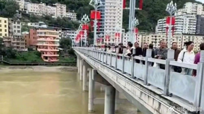 男子婚礼当天跳河，陕西旬阳通报：因婚礼琐事情绪失控，多部门正全力搜救