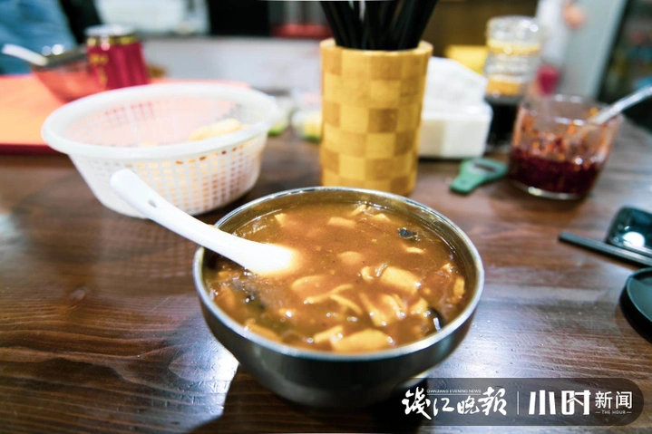 河南小吃杭州_河南学生党的深夜食堂3元就管饱_杭州深夜胡辣汤