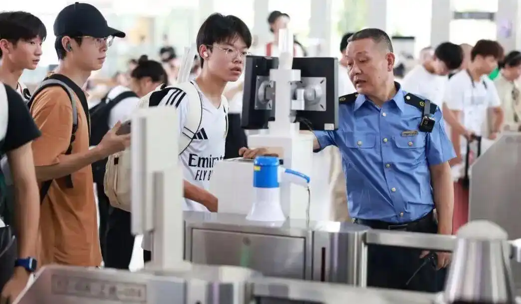 铁路标杆列车_坐火车的9个新利好你体验了吗_优化动卧列车开行