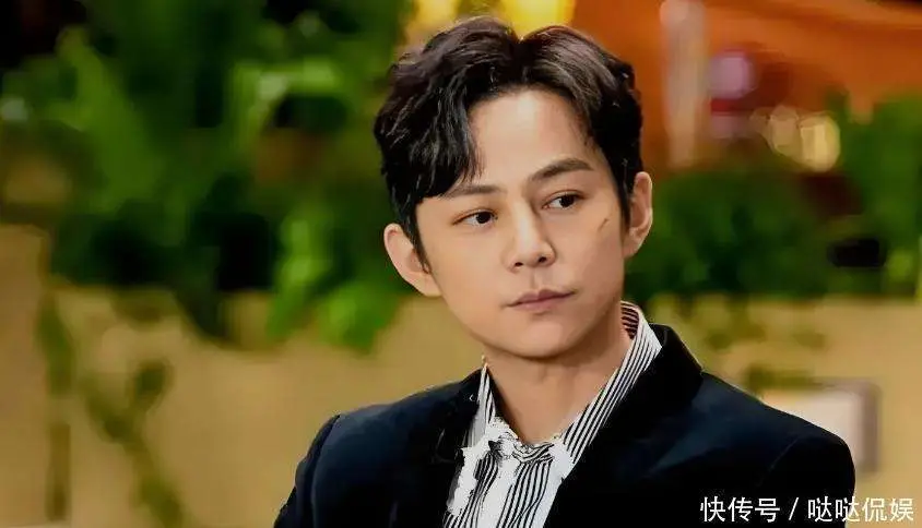 何炅视力下降老花眼_51岁何炅谈衰老焦虑_何炅回应衰老焦虑:准备再干三四十年