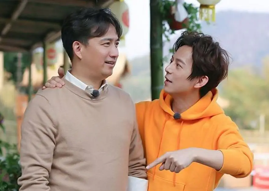 何炅回应衰老焦虑:准备再干三四十年_何炅中年困境_何炅变老