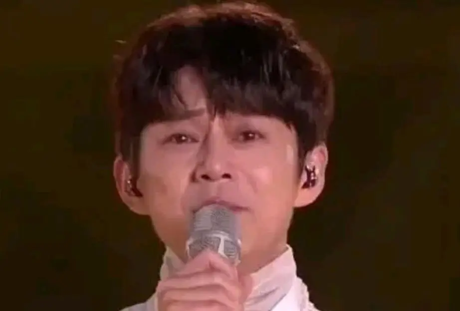 何炅变老_何炅中年困境_何炅回应衰老焦虑:准备再干三四十年