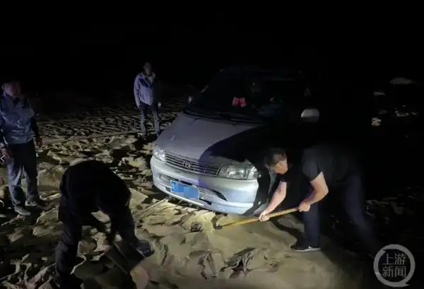 一家8口被困无人区，其中4位老人2个孩子！