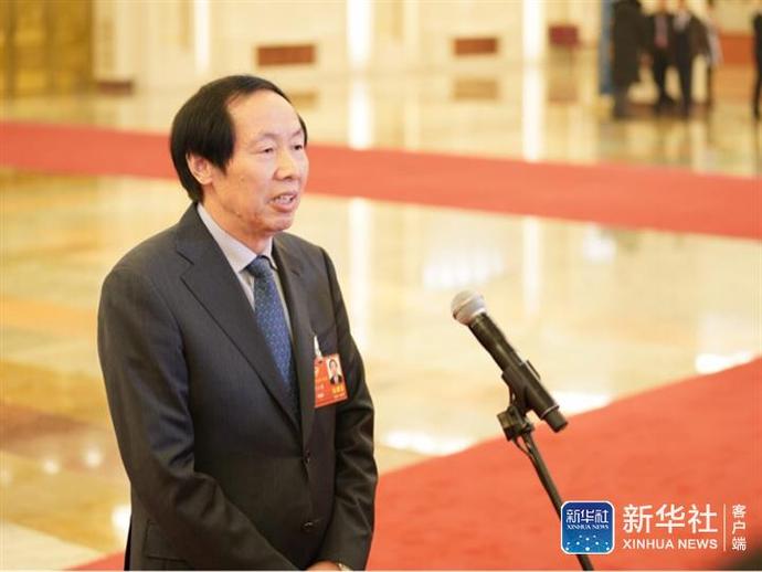2018年全国两会部长通道 教育部长陈宝生 三点半放学难题 解决方案_两会教育部长发言视频_国侨办主任裘援平 华侨华人贡献 诋毁问题