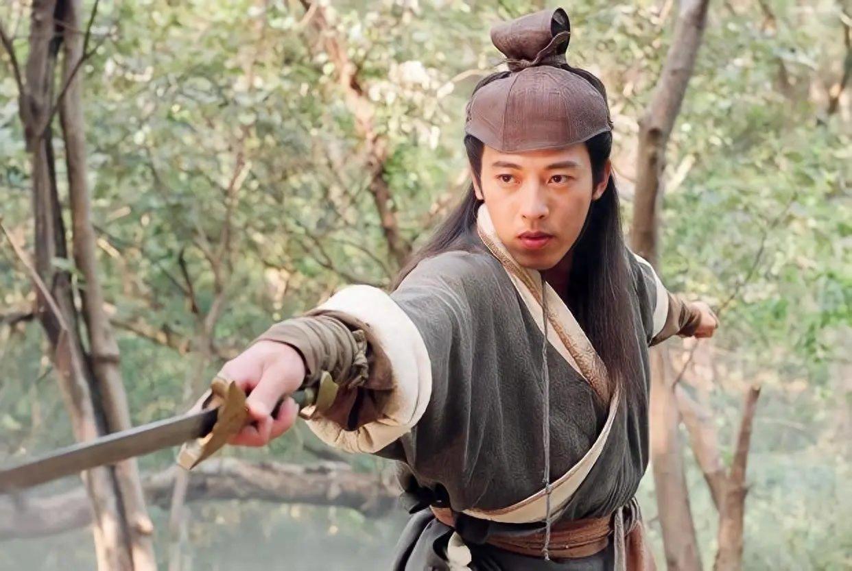 金庸主角落魄成长_笑傲江湖哪个职业pk厉害_独孤九剑破解东方不败