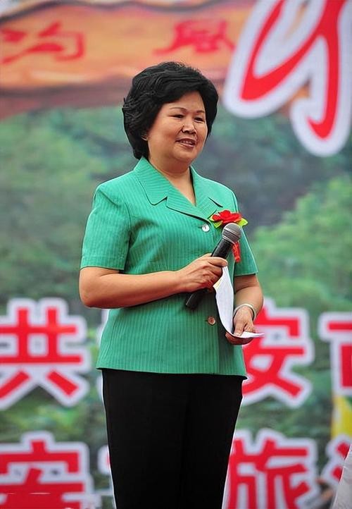 央视主持人邢质斌回忆录_邢质斌老公简历_邢质斌央视岁月变迁