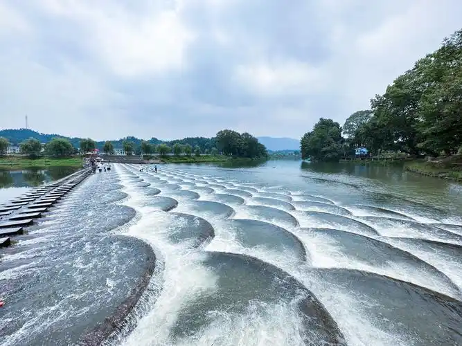 桂东生态旅游发展_桂东荣获中国最佳生态旅游示范县称号 新华网_龙溪瀑布乡村振兴