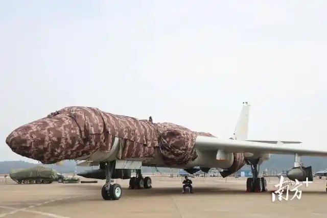 歼-35与歼-35a机库首度公开_歼-35A战机亮相珠海航展_中国新型隐形战机歼-35A