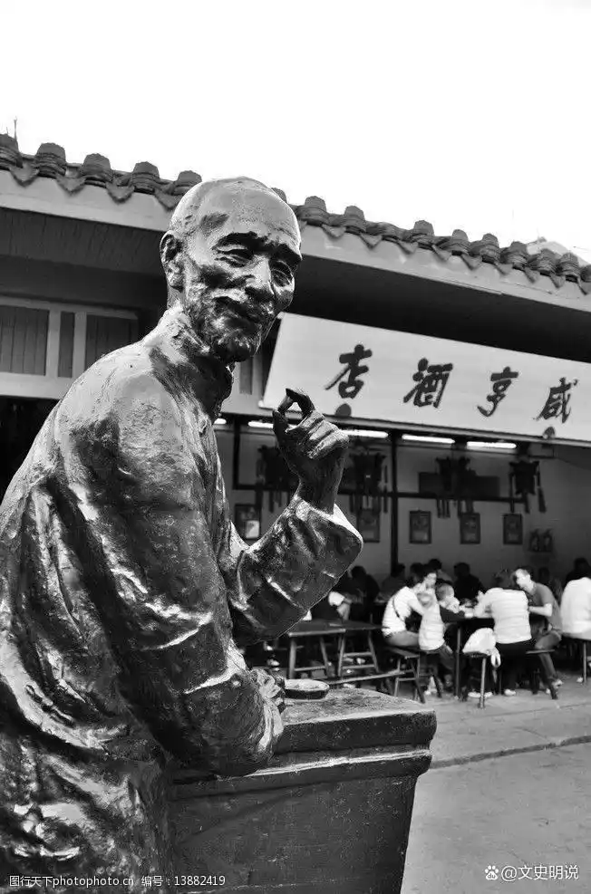 孔乙己和祥林嫂的悲惨遭遇告诉我们什么？