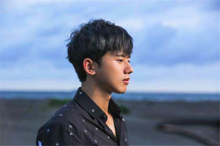 王栎鑫和张杰是一届的吗_快乐男声 张杰 宠妻 王栎鑫 宠妻狂魔