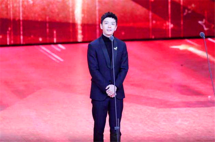 快乐男声 张杰 宠妻 王栎鑫 宠妻狂魔_王栎鑫和张杰是一届的吗