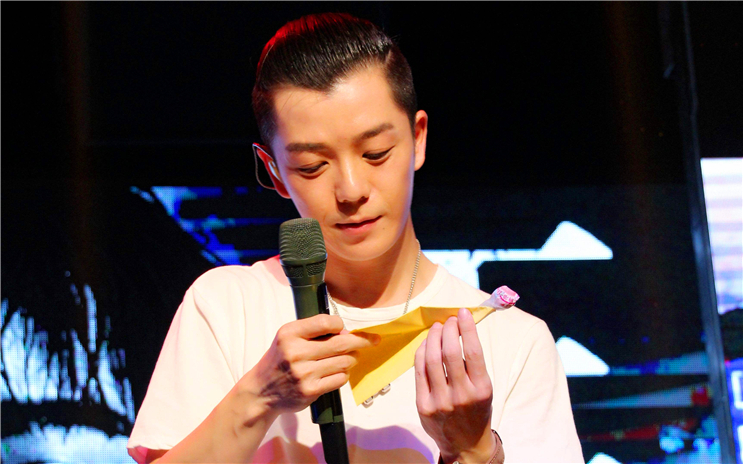 王栎鑫和张杰是一届的吗_快乐男声 张杰 宠妻 王栎鑫 允许妻子出轨