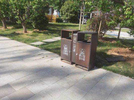 济南千亩银杏林垃圾遍地 当地回应_济南绿地中央公园卫生问题_历下区公园管理混乱