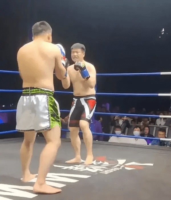 模仿名人直播带货_仿生人互联网致富_直播间如何抵挡“克隆人大军”