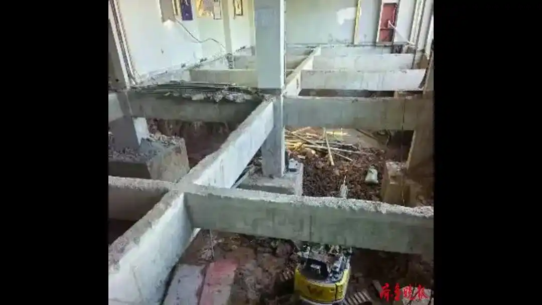 霍山县景秀蓝湾小区房屋开裂调查_河北一小区地下室现巨大裂缝和大洞_安徽六安景秀蓝湾小区私挖地下室事件