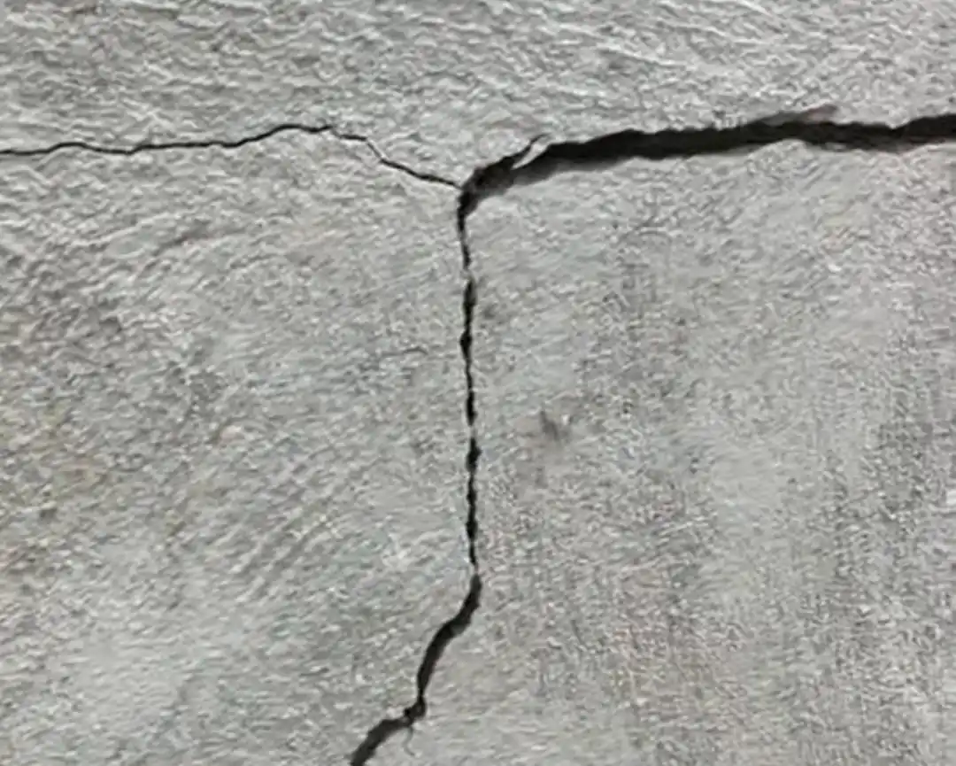河北一小区地下室现巨大裂缝和大洞_安徽六安景秀蓝湾小区私挖地下室事件_霍山县景秀蓝湾小区房屋开裂调查