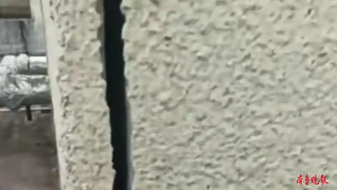 河北一小区地下室现巨大裂缝和大洞_安徽霍山私挖地下室房屋开裂赔偿_景秀澜湾业主维权进展