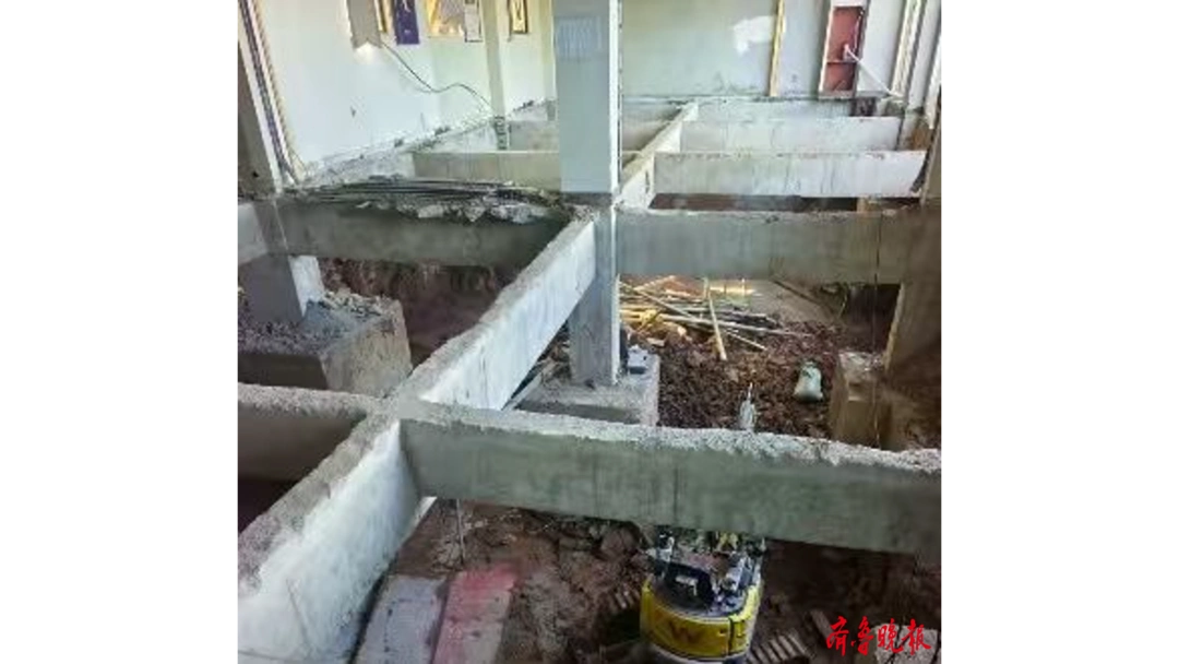 景秀澜湾业主维权进展_安徽霍山私挖地下室房屋开裂赔偿_河北一小区地下室现巨大裂缝和大洞