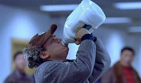 广东一女子暴喝3000毫升水，抢救4小时！医生：这样太危险