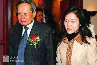 杨振宁翁帆婚姻十五年_杨振宁之弟杨振平现状_杨振宁与翁帆的爱情故事