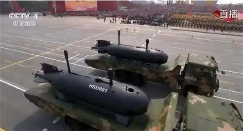 罕见金黄涂装！阅兵这个装备到底是啥_地面无人作战平台缺位原因_国庆阅兵无人作战平台变化