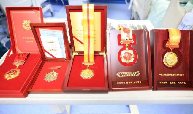 102岁老兵ICU看阅兵后安详离世 医者仁心守护荣光