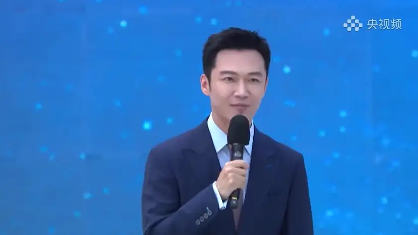 严於信张韬同台_中央广播电视总台2024主持人大赛新闻主播季_cctv13新闻男主播