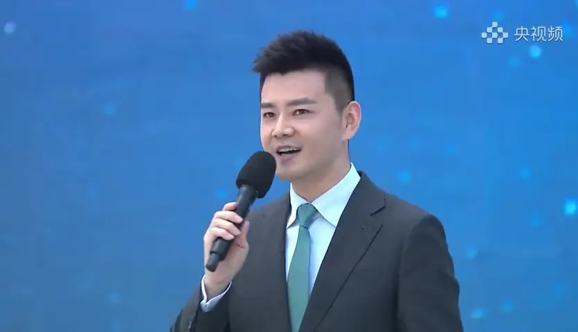 严於信张韬同台_中央广播电视总台2024主持人大赛新闻主播季_cctv13新闻男主播