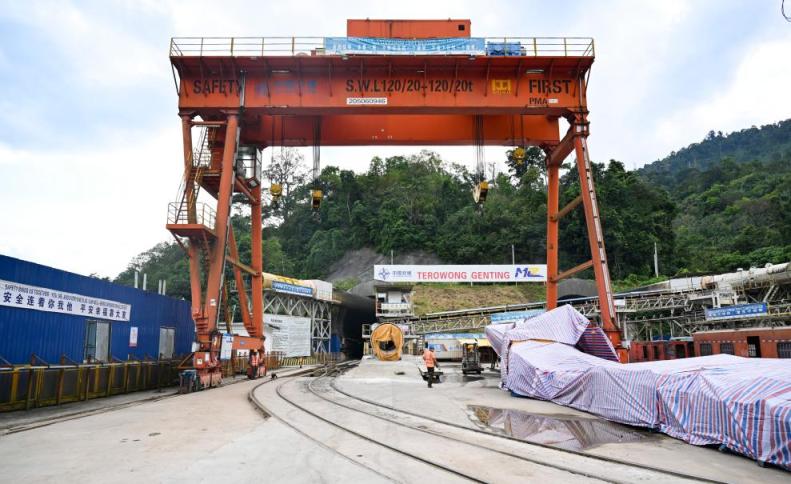马来西亚游客感叹中国人好幸福_中国领导人马来西亚访问_中马命运共同体构建