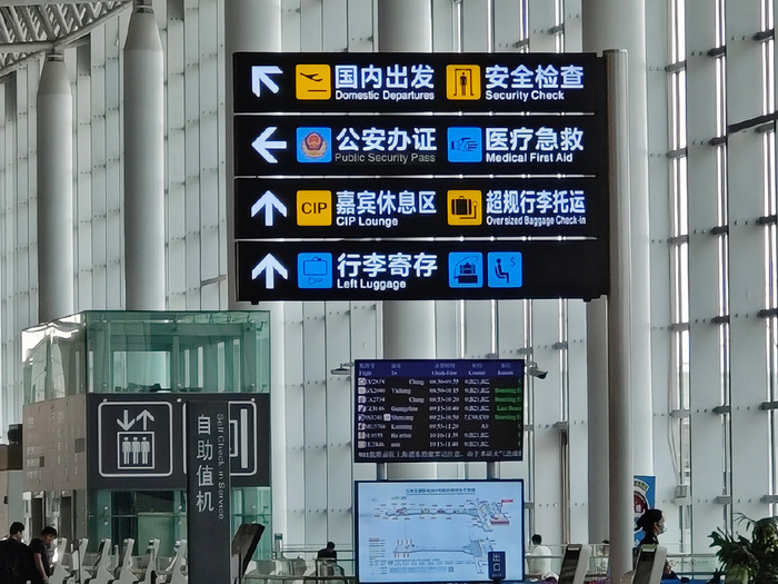 飞机舷窗拍摄技巧_乘坐飞机观赏云海_从飞机往外看