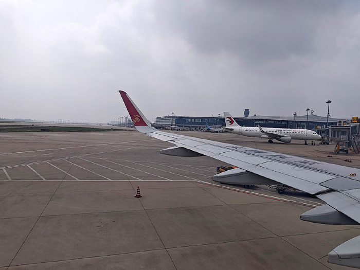 从飞机往外看_飞机舷窗拍摄技巧_乘坐飞机观赏云海