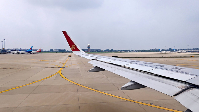 从飞机往外看_飞机舷窗拍摄技巧_乘坐飞机观赏云海