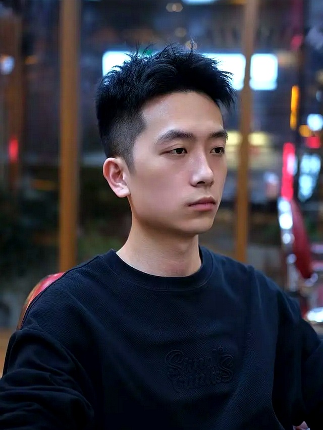 纹理背头技巧_30岁男人发型_男生娃娃脸适合什么发型