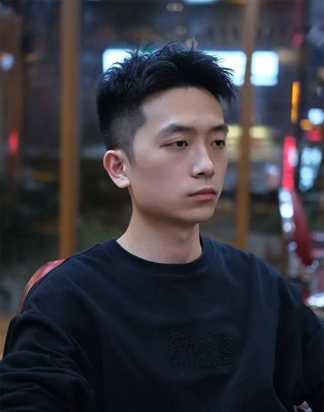 男士防脱发型推荐_2024男士发型指南_男生娃娃脸适合什么发型