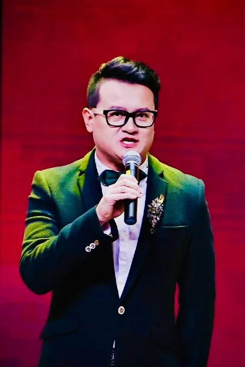 宁夏卫视频道主持人_辽宁新闻主持人朱彤_宁夏广播电视台主持人