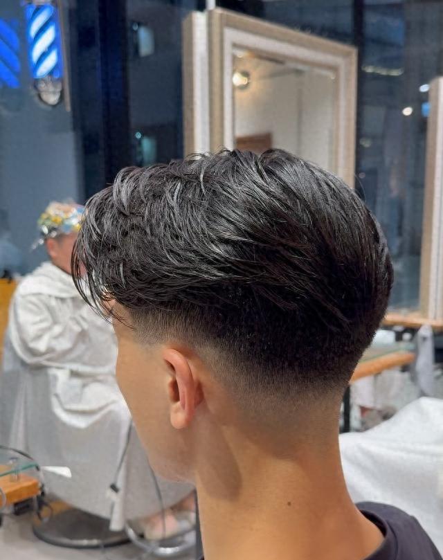 男士渐变发型：从普通到男神，就差这一步