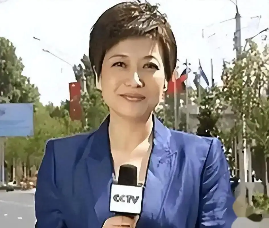 十年河东十年河西！央视主持人因一个动作退幕后，今55岁逆风掌权