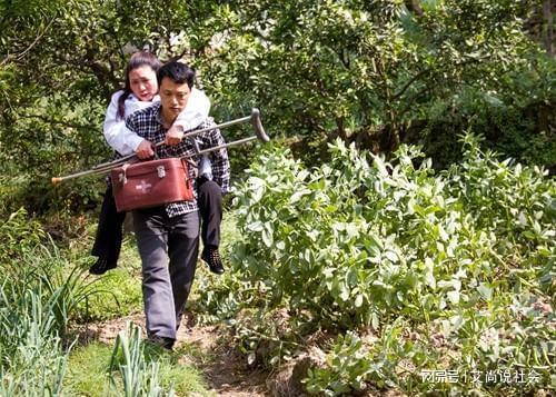 详细阅读:乡村医生周月华:自小残疾,被丈夫背着行医30年,太伟大了 乡村医生周月华:自小残疾,被丈夫背着行医30年,太伟大了
