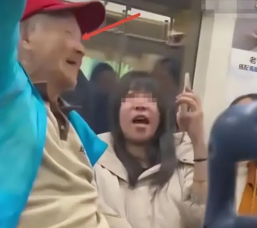 上海地铁霸腿事件_上海地铁实时新闻_大爷地铁猥亵年轻女子