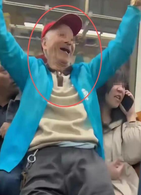 上海地铁霸腿事件_上海地铁实时新闻_大爷地铁猥亵年轻女子